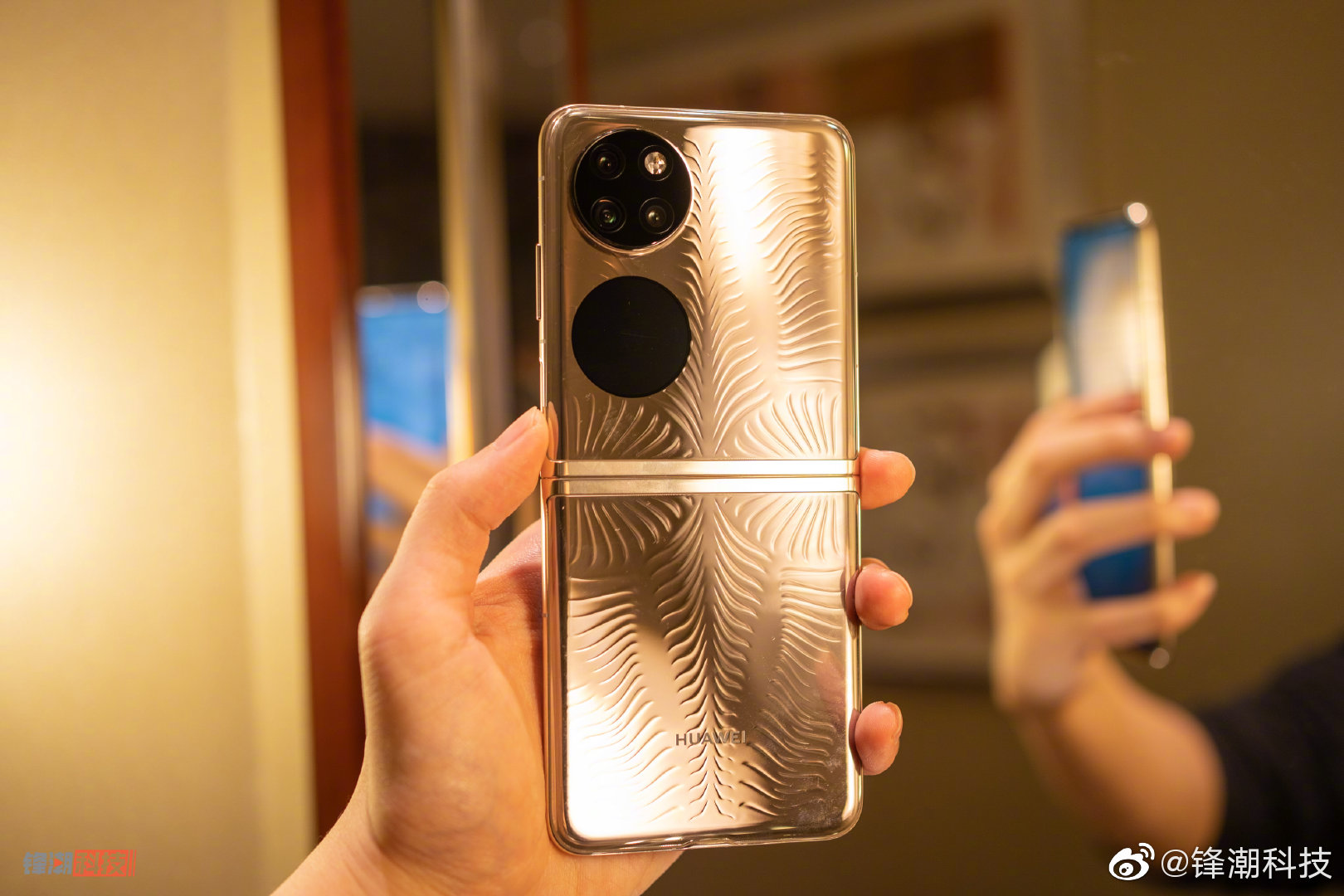 金色传说真机实拍华为p50pocket艺术定制版12512gb