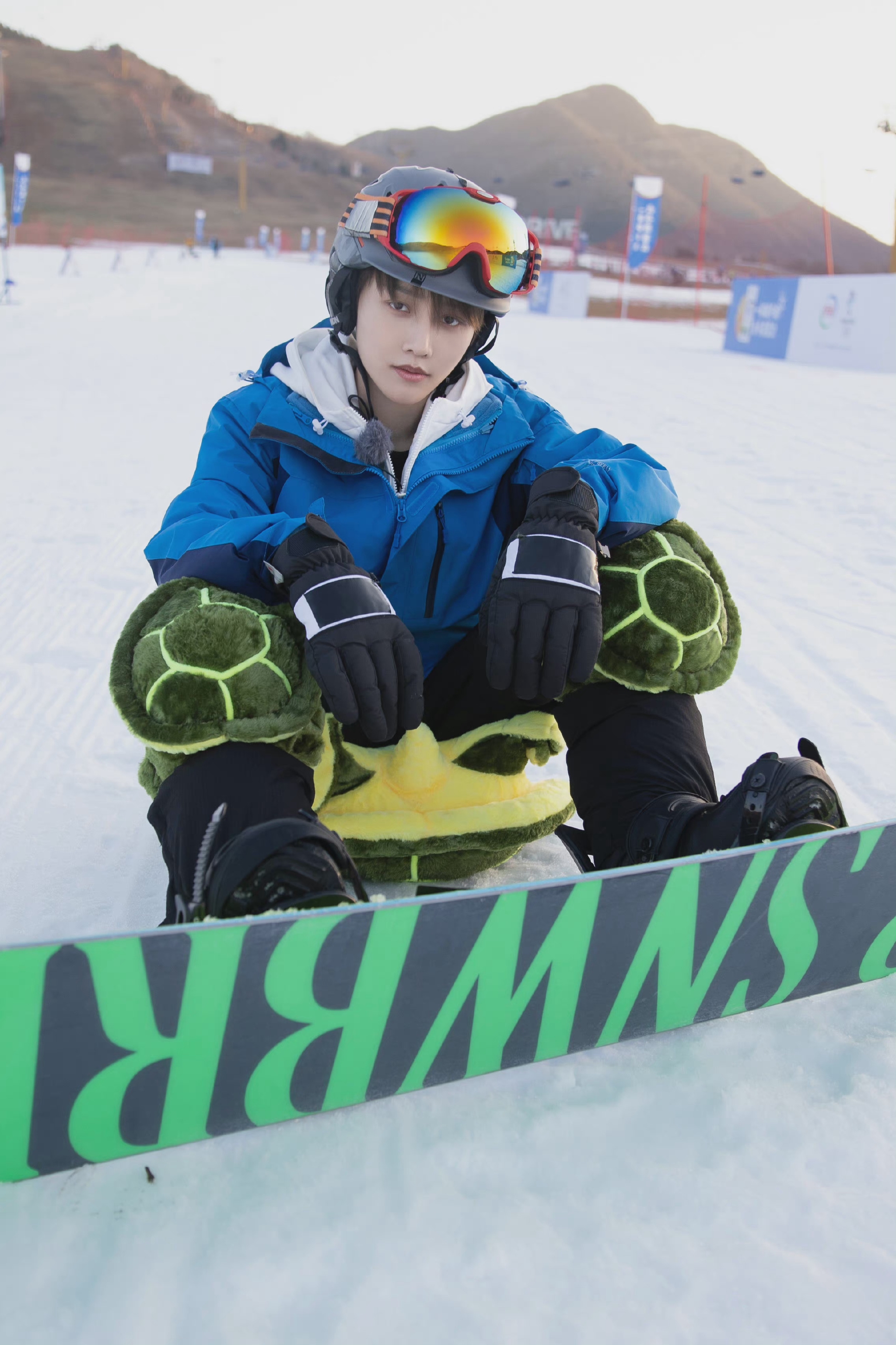 刘雨昕冬梦之约造型戴上小乌龟