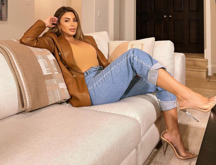 拉尔萨又有钱了！购置劳斯莱斯，晒豪车合影照，比皮蓬还滋润休闲区蓝鸢梦想 - Www.slyday.coM