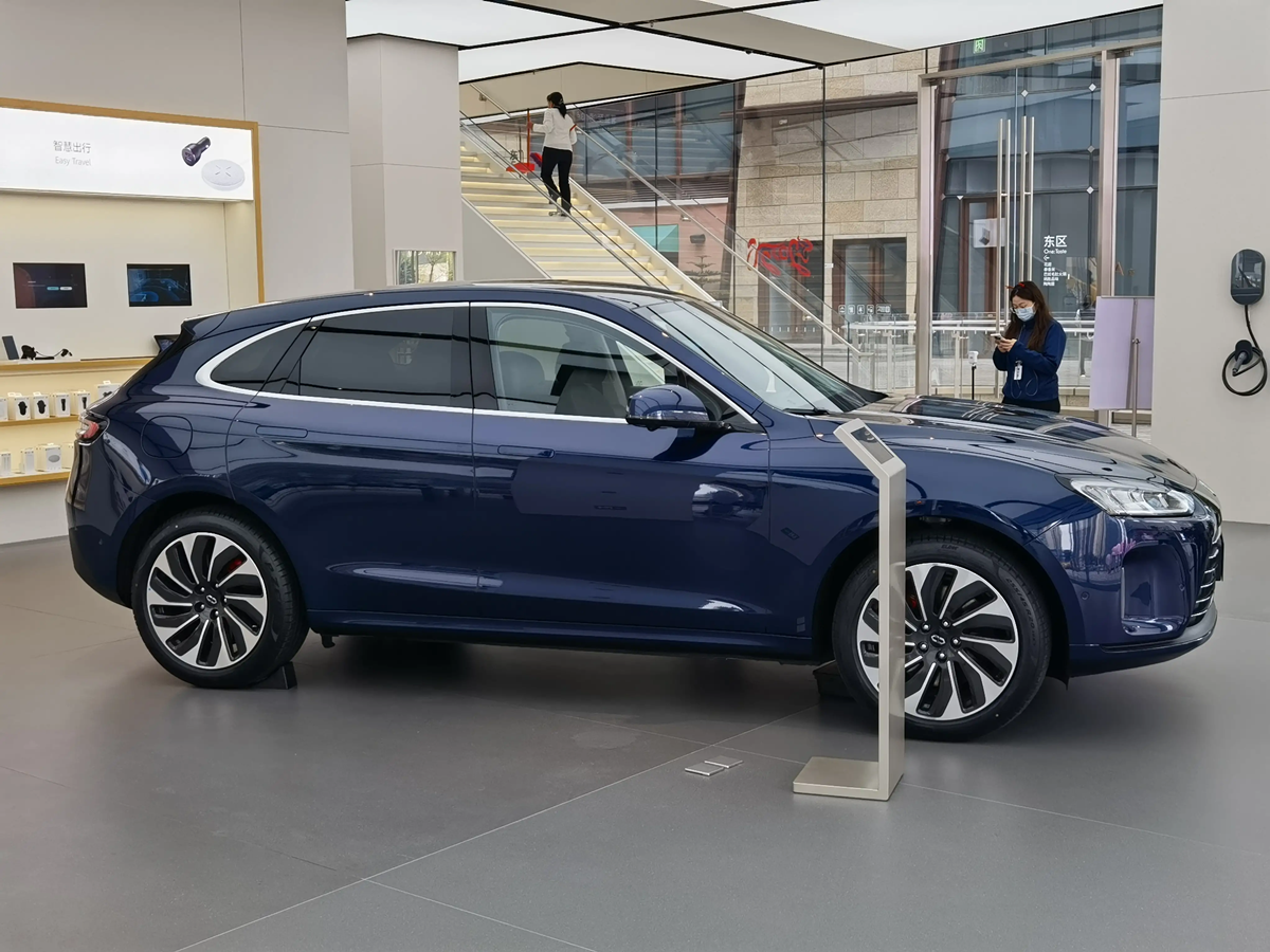 华为终于造车了全新aito问界m5实车到店综合续航超1000公里