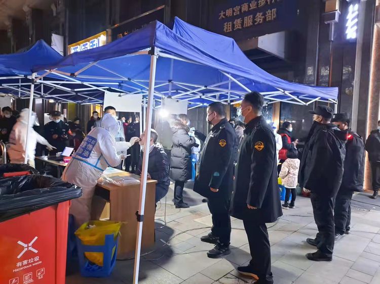 未央区市场监督管理局全体党员响应号召深入社区紧抓疫情防控工作