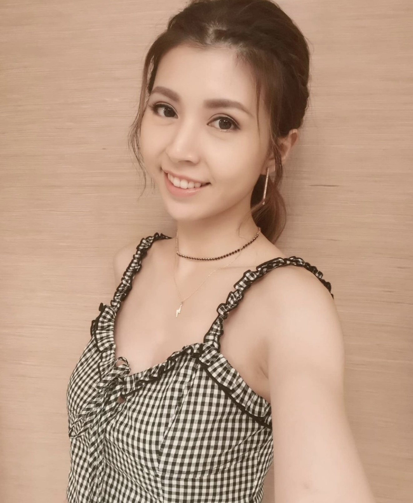 港姐张秀文与富二代签字结婚陈嘉佳哭成泪人场面感动惹哭新娘