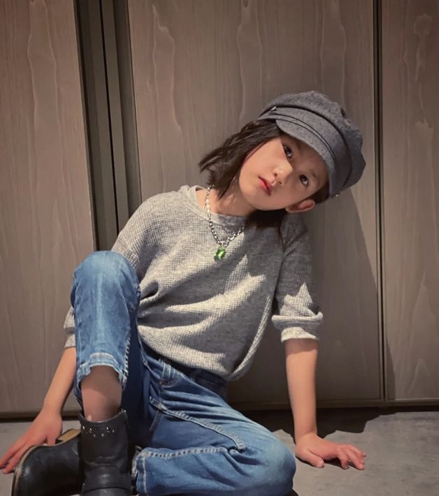 孙莉晒照为小女儿庆生,8岁黄少艾已有明星脸|孙莉