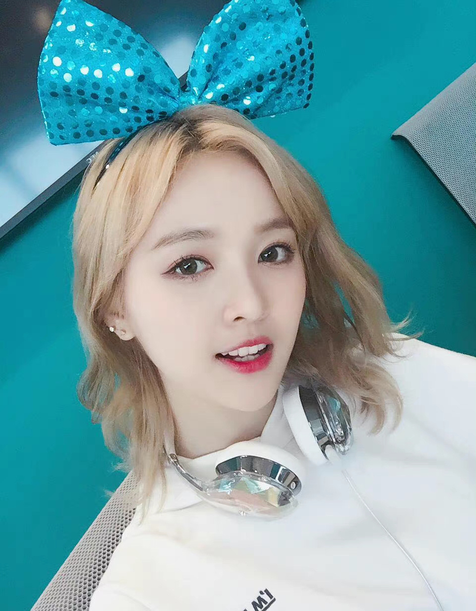 吴宣仪金发雀斑妆造型金发梦回韩国时期啊美女