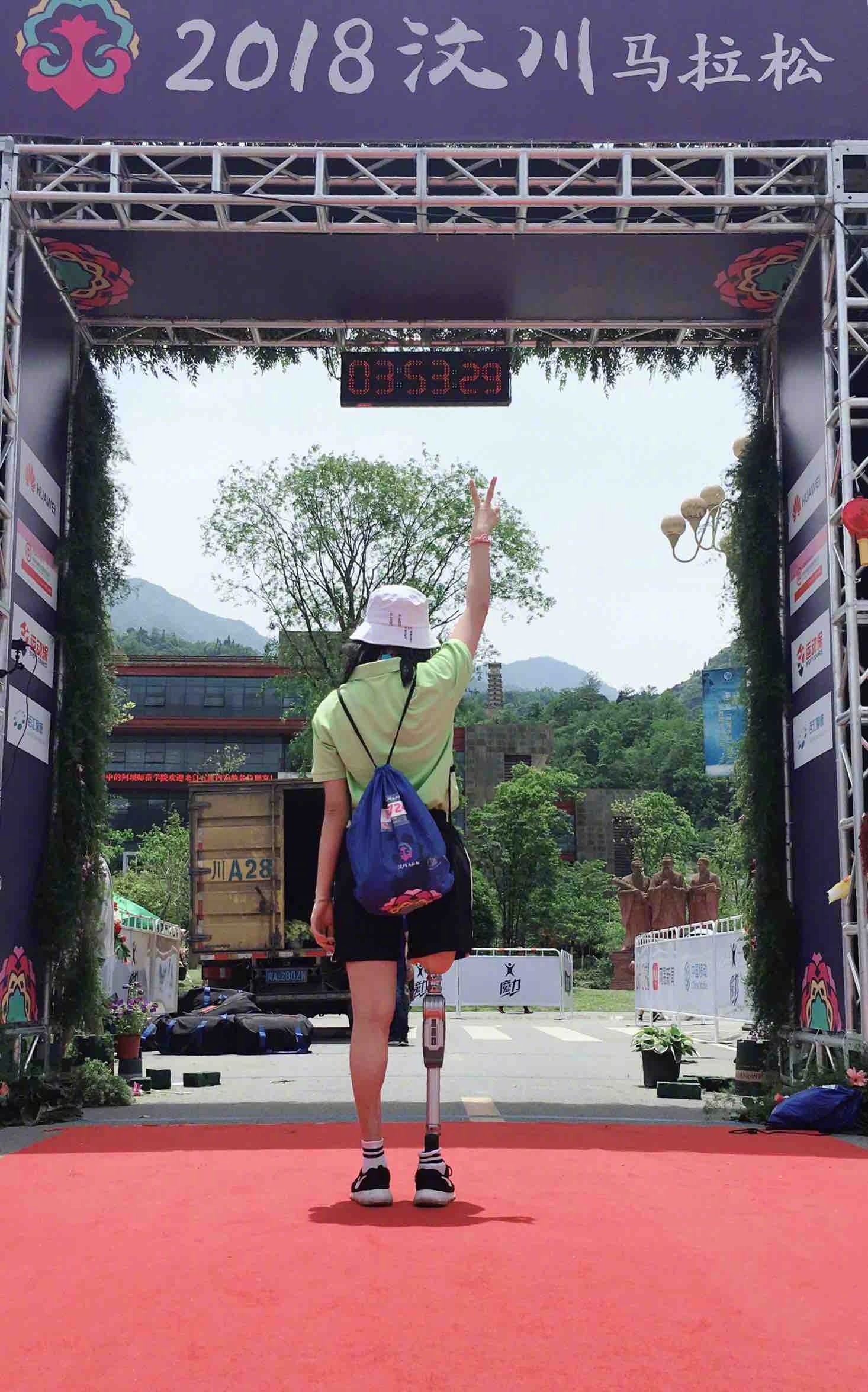 汶川截肢女孩说自己也在被网友治愈 谢谢网友们给她力量休闲区蓝鸢梦想 - Www.slyday.coM