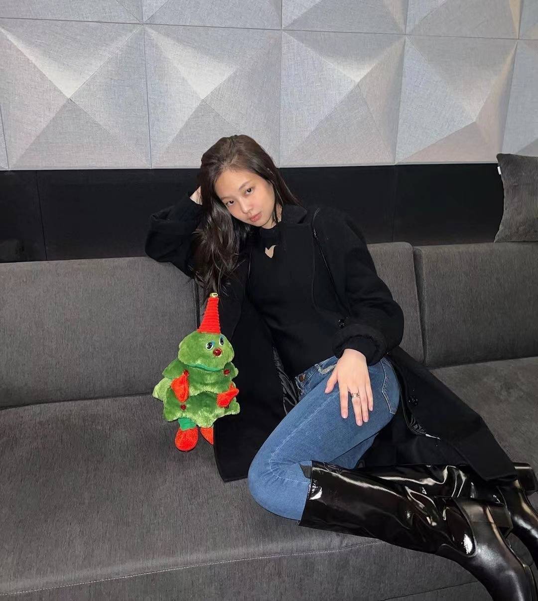 Jennie晒平安夜照啦 素颜也好绝，妮妮平安夜快乐 ～|Jennie_新浪新闻
