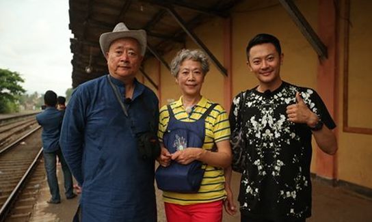 印小天悼念父亲嘴巴哆嗦眼泪止不住至今未完成父亲生前的愿望