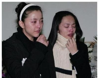 著名影星因接电话去世年仅29岁,闺蜜姚晨葬礼上痛哭晕倒休闲区蓝鸢梦想 - Www.slyday.coM