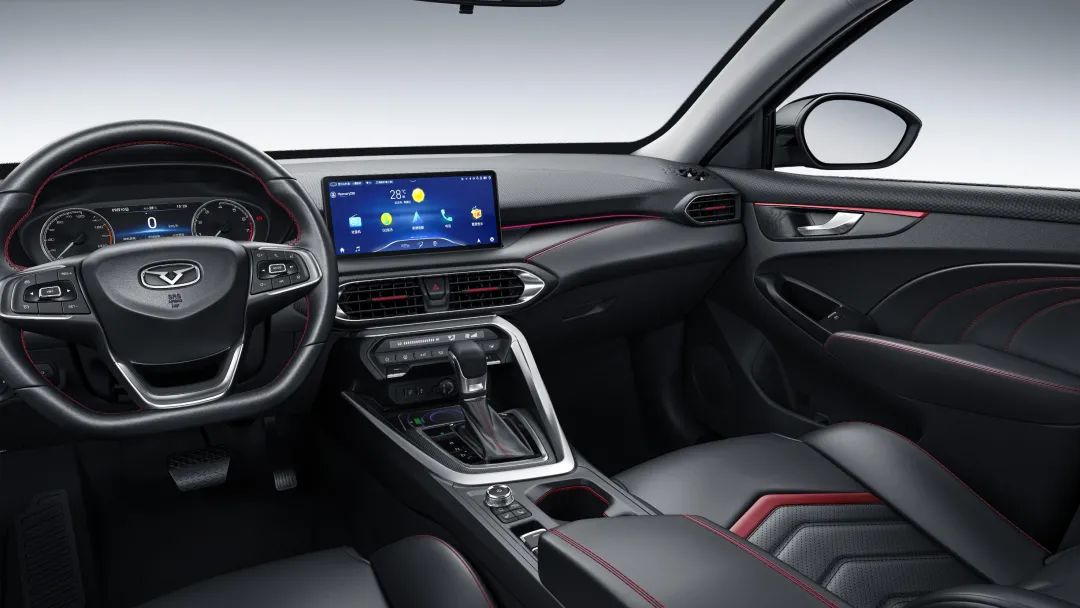 手握10万预算，人生第一辆车选凯翼轩度还是荣威i5？