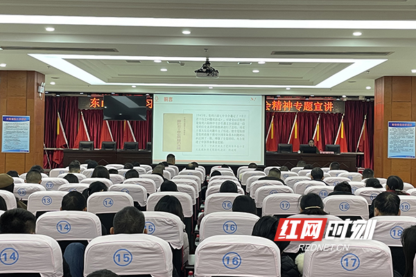 东山街道开展党的十九届六中全会精神专题宣讲休闲区蓝鸢梦想 - Www.slyday.coM