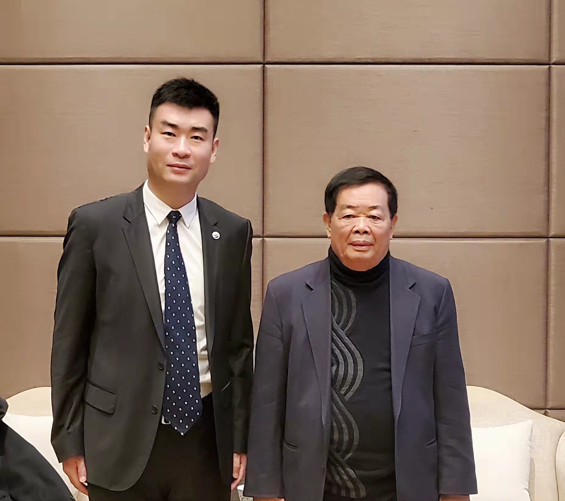 中国亚洲经济发展协会副会长申坤一行赴福耀玻璃集团考察交流__财经