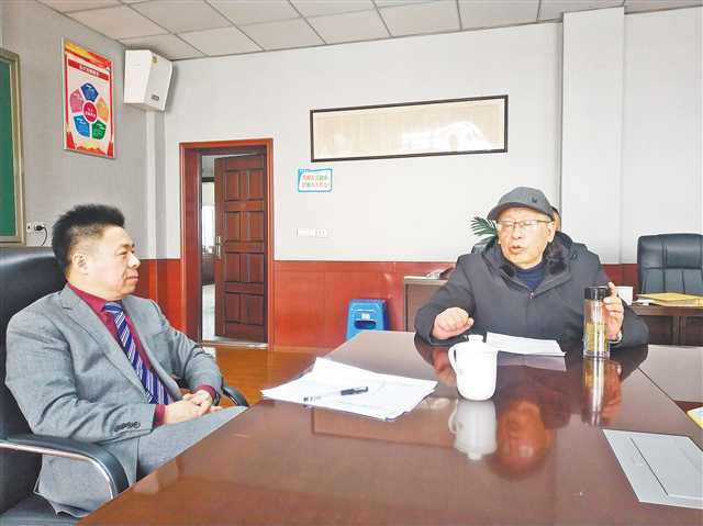 王朴中学老校长对话现任校长烈士当年不怕死今人更应不服输