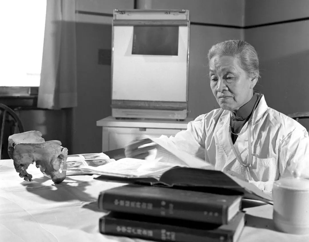 她是谁?|林巧稚_新浪新闻