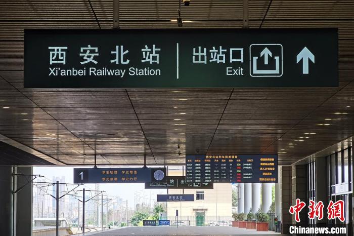 图为西安北站内. 梅镱泷 摄