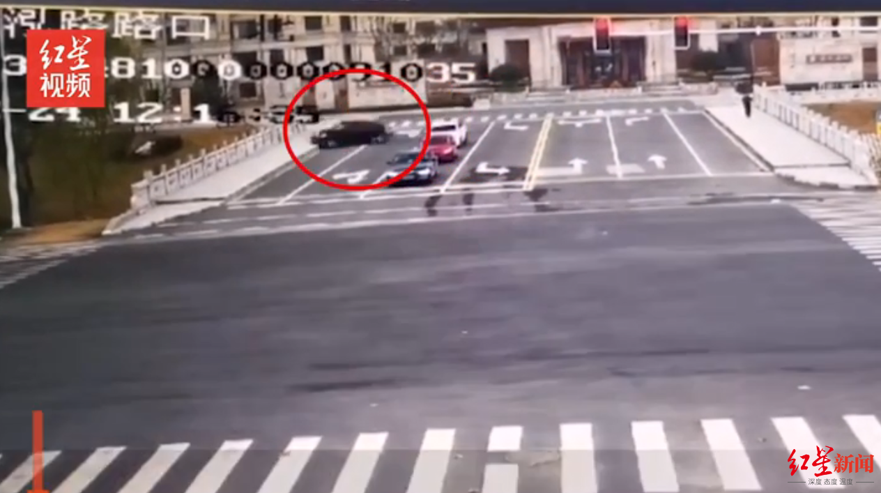 江苏溧阳特斯拉坠河已致一死 女方在后备箱中找到 救援人员：找到时驾驶室和副驾都无人 怀疑因事故被冲到后排休闲区蓝鸢梦想 - Www.slyday.coM