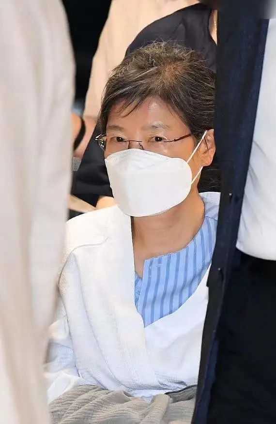 被关押1730天，韩国前总统朴槿惠获特赦！健康状况恶化，牙齿已无法咀嚼食物...休闲区蓝鸢梦想 - Www.slyday.coM