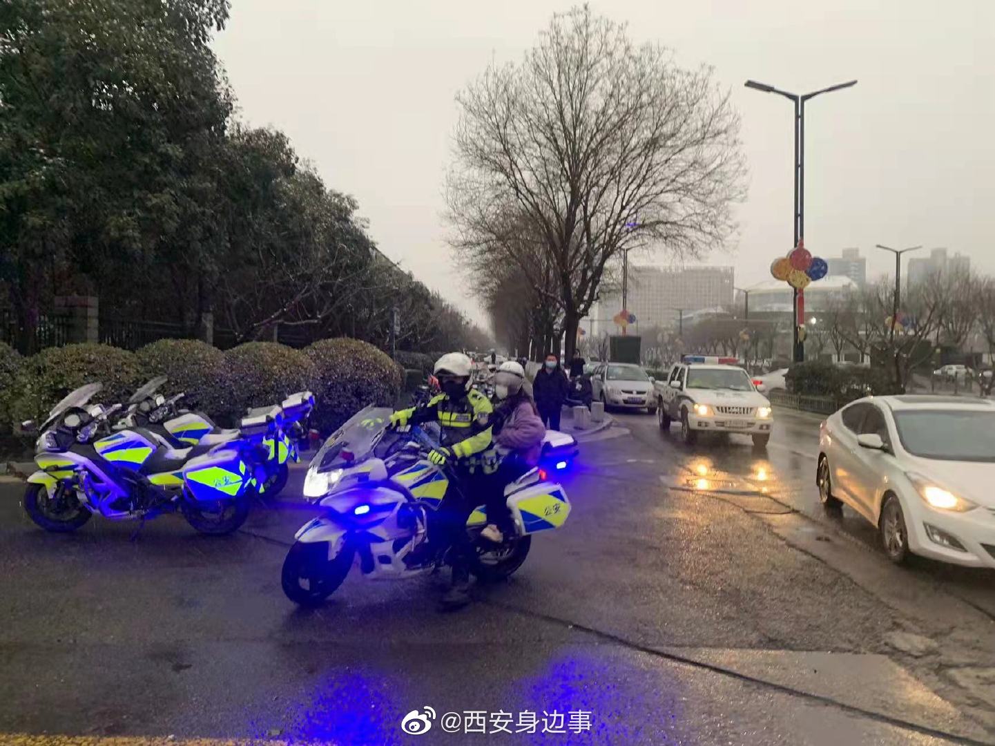 考生走错考场 护航交警按时送到考点休闲区蓝鸢梦想 - Www.slyday.coM