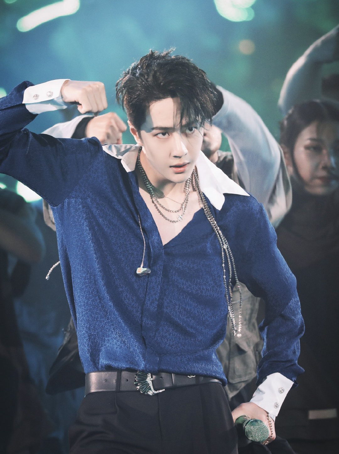 王一博中国顶尖舞者之夜坚持做自己热爱的舞蹈