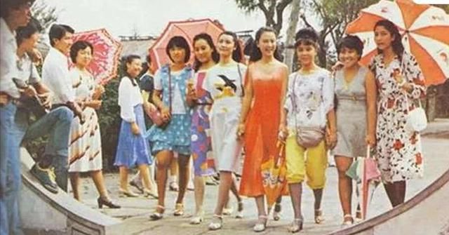 90年代的模特有多惊艳,旧照曝光:自信乐观的女人,有多可怕?休闲区蓝鸢梦想 - Www.slyday.coM 90年代的模特有多惊艳,旧照曝光:自信乐观的女人,有多可怕?休闲区蓝鸢梦想 - Www.slyday.coM