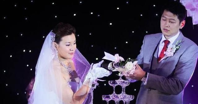 莫科：结婚5个月妻子离世,一夜白头,再婚后依旧赡养前妻父母休闲区蓝鸢梦想 - Www.slyday.coM