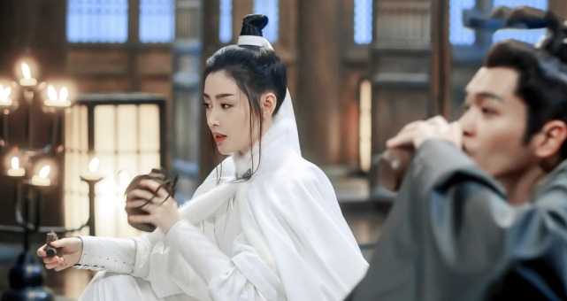 在南宫仆射一上线后,张天爱便获得了不少观众的点赞:"她来演天下第一
