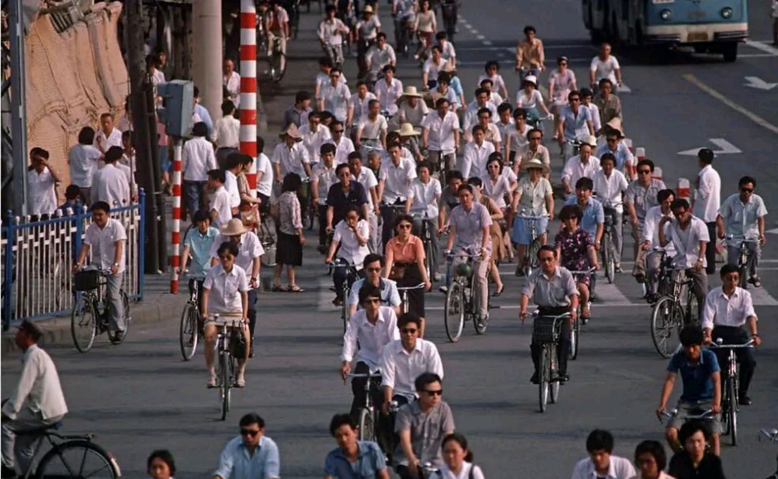 天津老照片,1985年的“老场景”,看下当年的街头景象你见过没?休闲区蓝鸢梦想 - Www.slyday.coM 天津老照片,1985年的“老场景”,看下当年的街头景象你见过没?休闲区蓝鸢梦想 - Www.slyday.coM