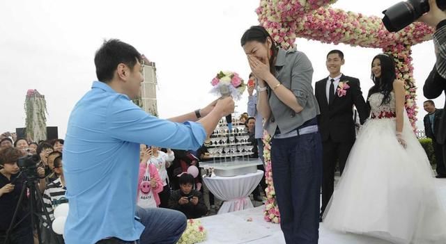 莫科：结婚5个月妻子离世,一夜白头,再婚后依旧赡养前妻父母休闲区蓝鸢梦想 - Www.slyday.coM