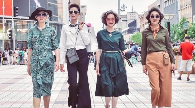 90年代的模特有多惊艳,旧照曝光:自信乐观的女人,有多可怕?休闲区蓝鸢梦想 - Www.slyday.coM 90年代的模特有多惊艳,旧照曝光:自信乐观的女人,有多可怕?休闲区蓝鸢梦想 - Www.slyday.coM