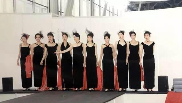 90年代的模特有多惊艳,旧照曝光:自信乐观的女人,有多可怕?休闲区蓝鸢梦想 - Www.slyday.coM 90年代的模特有多惊艳,旧照曝光:自信乐观的女人,有多可怕?休闲区蓝鸢梦想 - Www.slyday.coM