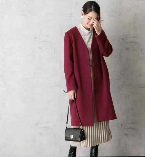 款单品都是比较宽松的,既修饰了身形,又利用高腰的款式修饰了身材比例