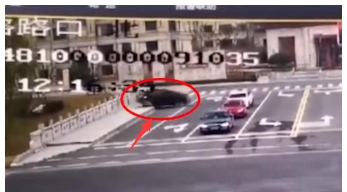 离奇！江苏一特斯拉坠河，夫妻2人1死1伤，出事瞬间极不正常休闲区蓝鸢梦想 - Www.slyday.coM