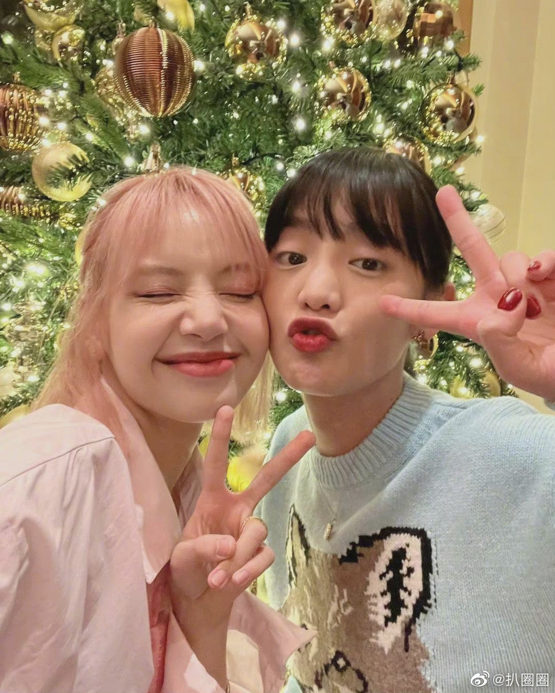 女娃的Minnie分享了与LISA的圣诞合照……|LISA|Minnie_新浪新闻