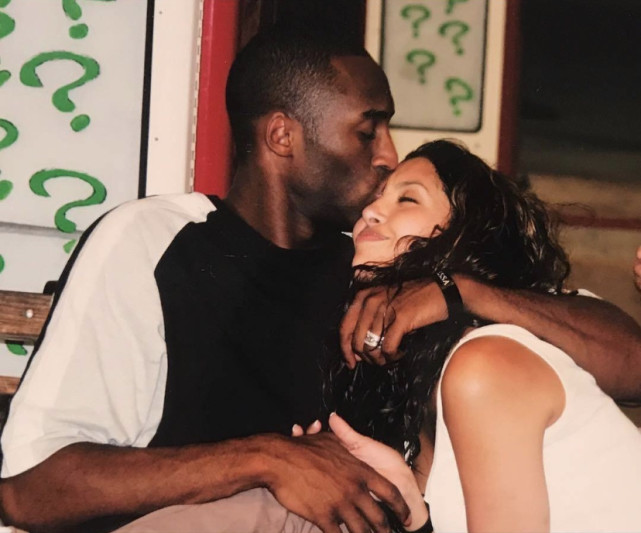 湖人6大消息!球迷获赠科比纪念公仔,詹姆斯、威少接受采访休闲区蓝鸢梦想 - Www.slyday.coM 湖人6大消息!球迷获赠科比纪念公仔,詹姆斯、威少接受采访休闲区蓝鸢梦想 - Www.slyday.coM