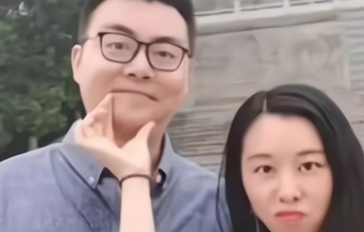 开封舅舅再度直播带货,许敏现身帮忙当模特,短时间内销量颇丰休闲区蓝鸢梦想 - Www.slyday.coM 开封舅舅再度直播带货,许敏现身帮忙当模特,短时间内销量颇丰休闲区蓝鸢梦想 - Www.slyday.coM