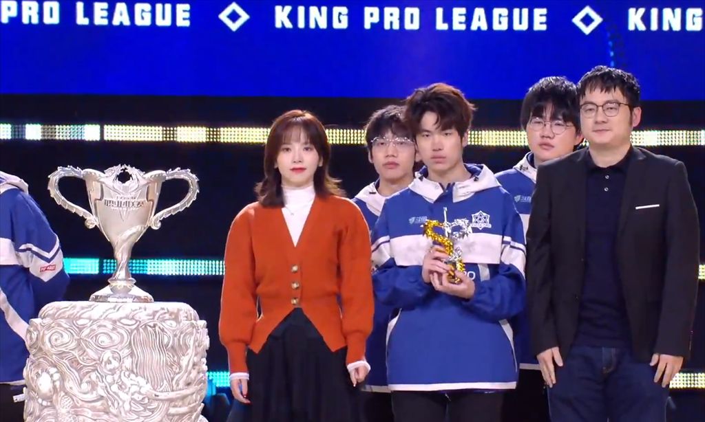 eStar4比1击败TTG，十连胜成功夺冠，花海荣膺FMVP休闲区蓝鸢梦想 - Www.slyday.coM