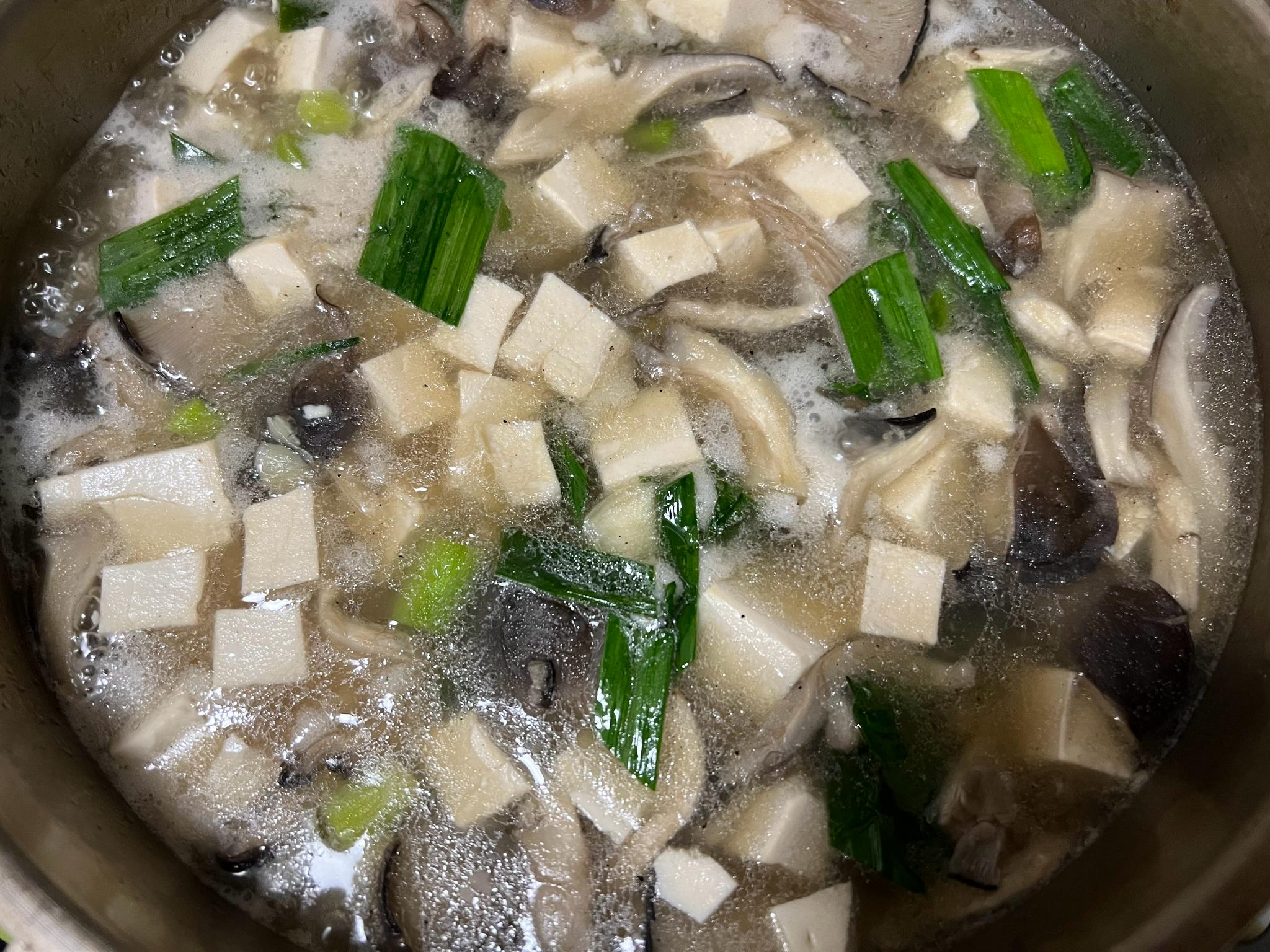 今天做了三个菜雪里红炒鸡蛋炒菠菜平菇豆腐汤打几分