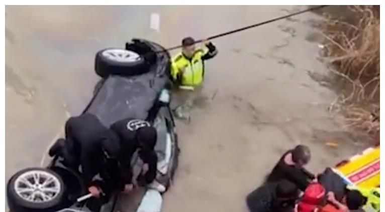 离奇！江苏一特斯拉坠河，夫妻2人1死1伤，出事瞬间极不正常休闲区蓝鸢梦想 - Www.slyday.coM