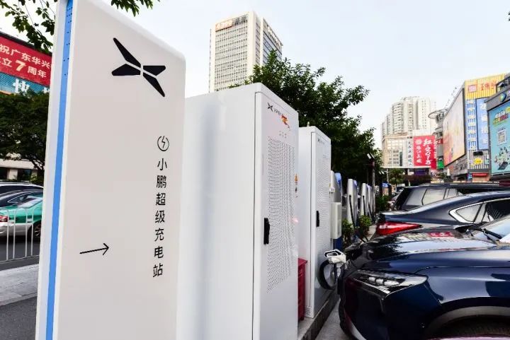 “凌晨四点进停车场，只为抢充电桩”，新能源车主如何挺过冬天？休闲区蓝鸢梦想 - Www.slyday.coM