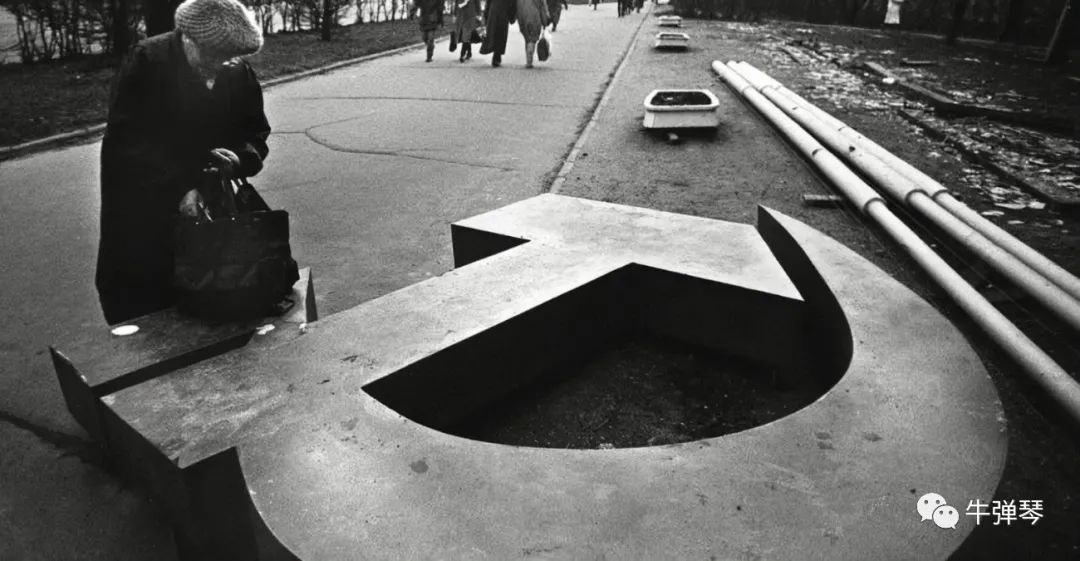 几分钟后,红旗落地,苏联解体.