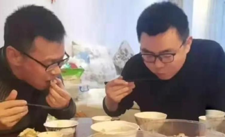 开封舅舅再度直播带货,许敏现身帮忙当模特,短时间内销量颇丰休闲区蓝鸢梦想 - Www.slyday.coM 开封舅舅再度直播带货,许敏现身帮忙当模特,短时间内销量颇丰休闲区蓝鸢梦想 - Www.slyday.coM