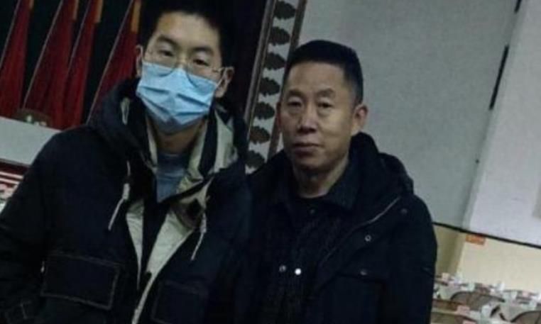 孙卓妈妈晒父子合照,孙海洋像热恋期姑娘,想跟儿子拍照怕被嫌弃休闲区蓝鸢梦想 - Www.slyday.coM 孙卓妈妈晒父子合照,孙海洋像热恋期姑娘,想跟儿子拍照怕被嫌弃休闲区蓝鸢梦想 - Www.slyday.coM