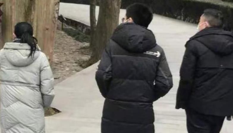 孙卓妈妈晒父子合照,孙海洋像热恋期姑娘,想跟儿子拍照怕被嫌弃休闲区蓝鸢梦想 - Www.slyday.coM 孙卓妈妈晒父子合照,孙海洋像热恋期姑娘,想跟儿子拍照怕被嫌弃休闲区蓝鸢梦想 - Www.slyday.coM