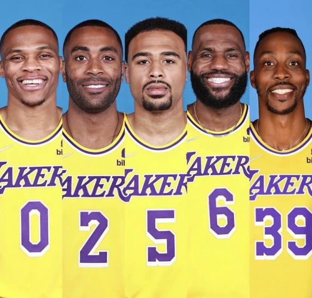 湖人6大消息!球迷获赠科比纪念公仔,詹姆斯、威少接受采访休闲区蓝鸢梦想 - Www.slyday.coM 湖人6大消息!球迷获赠科比纪念公仔,詹姆斯、威少接受采访休闲区蓝鸢梦想 - Www.slyday.coM