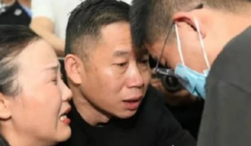 孙卓妈妈晒父子合照,孙海洋像热恋期姑娘,想跟儿子拍照怕被嫌弃休闲区蓝鸢梦想 - Www.slyday.coM 孙卓妈妈晒父子合照,孙海洋像热恋期姑娘,想跟儿子拍照怕被嫌弃休闲区蓝鸢梦想 - Www.slyday.coM