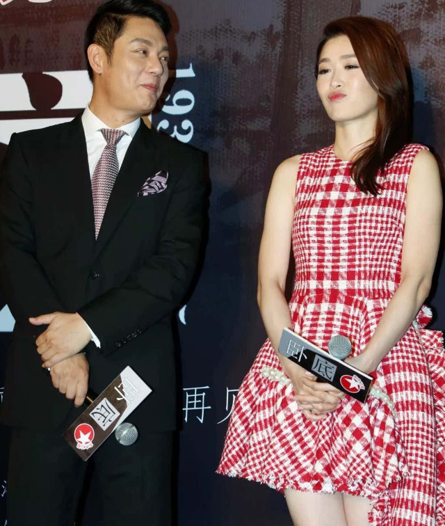 周丽淇平安夜晒鲜花礼盒傅程鹏甜喊傅太表爱意儿子罕出镜