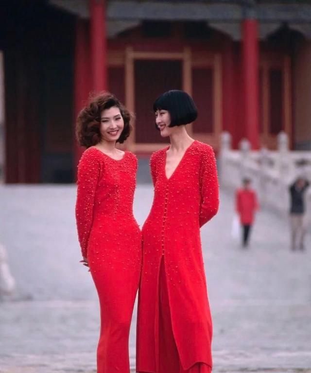 90年代的模特有多惊艳,旧照曝光:自信乐观的女人,有多可怕?休闲区蓝鸢梦想 - Www.slyday.coM 90年代的模特有多惊艳,旧照曝光:自信乐观的女人,有多可怕?休闲区蓝鸢梦想 - Www.slyday.coM