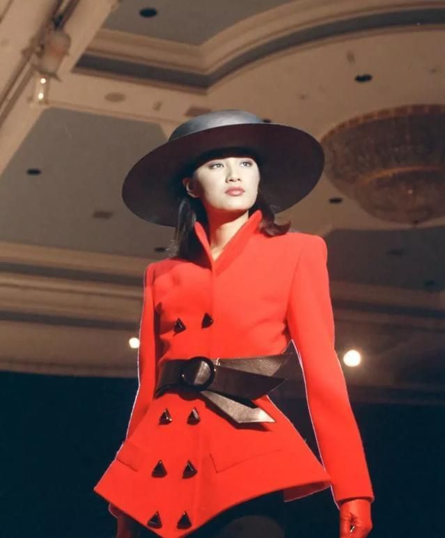 90年代的模特有多惊艳,旧照曝光:自信乐观的女人,有多可怕?休闲区蓝鸢梦想 - Www.slyday.coM 90年代的模特有多惊艳,旧照曝光:自信乐观的女人,有多可怕?休闲区蓝鸢梦想 - Www.slyday.coM