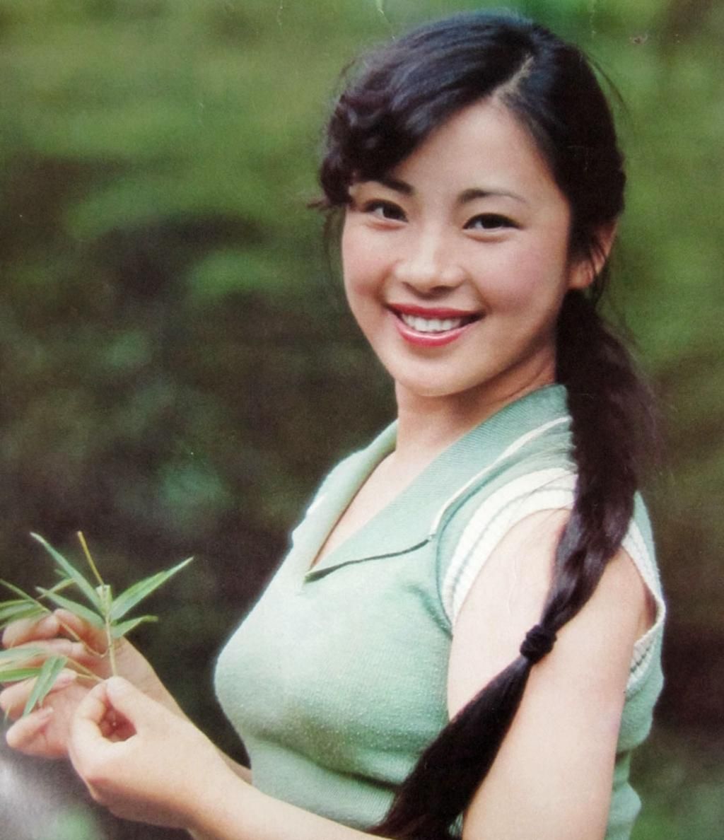 李连杰爱上利智,抛弃怀二胎的黄秋燕,如今她过得怎么样?休闲区蓝鸢梦想 - Www.slyday.coM 李连杰爱上利智,抛弃怀二胎的黄秋燕,如今她过得怎么样?休闲区蓝鸢梦想 - Www.slyday.coM