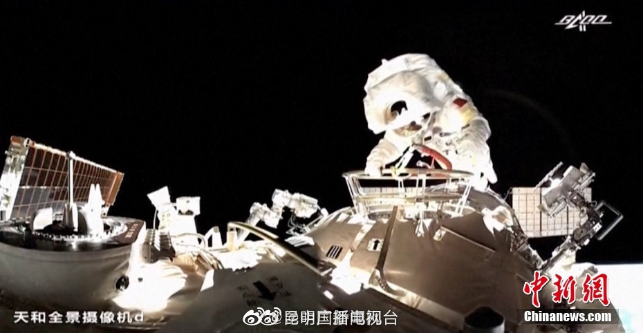 神十三航天员第二次出舱休闲区蓝鸢梦想 - Www.slyday.coM 神十三航天员第二次出舱休闲区蓝鸢梦想 - Www.slyday.coM