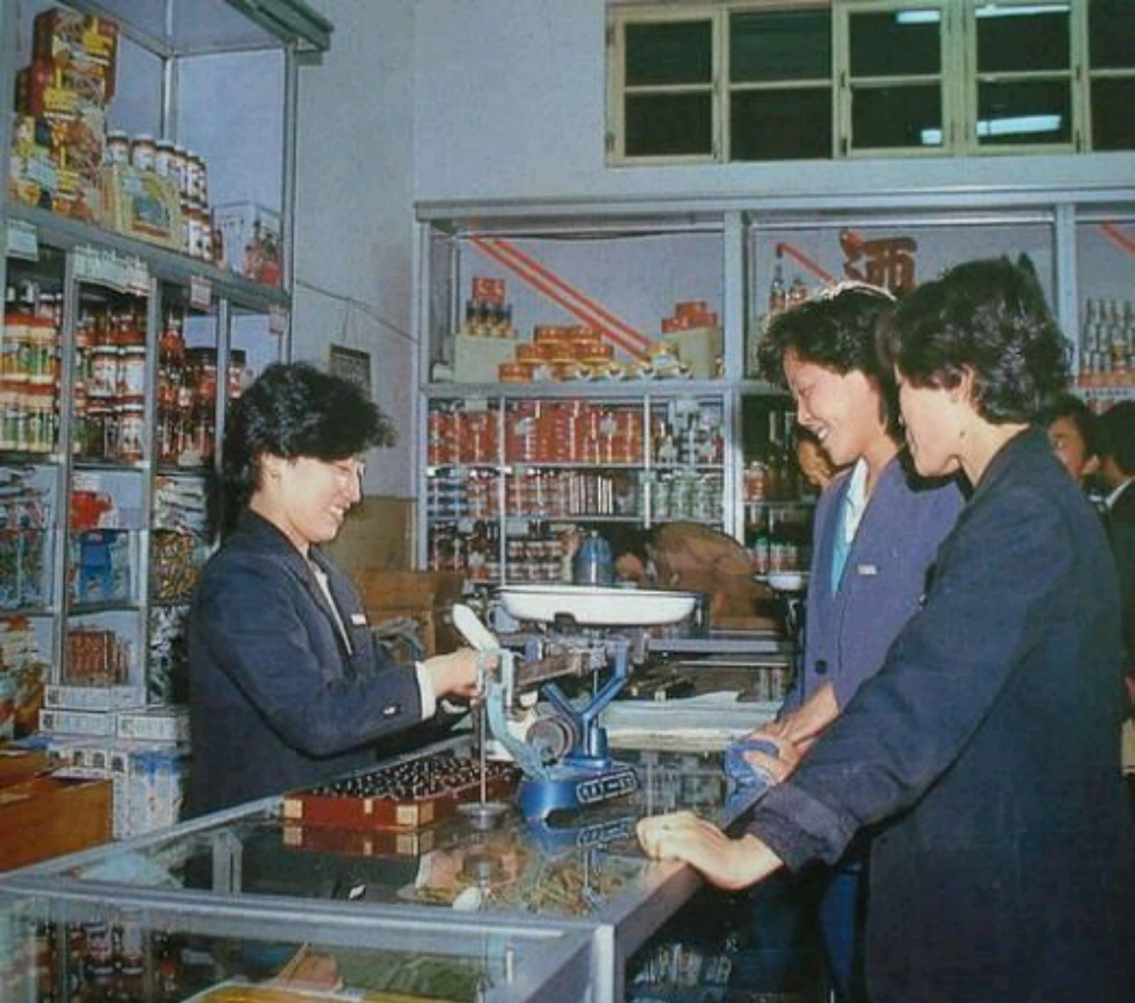 天津老照片,1985年的“老场景”,看下当年的街头景象你见过没?休闲区蓝鸢梦想 - Www.slyday.coM 天津老照片,1985年的“老场景”,看下当年的街头景象你见过没?休闲区蓝鸢梦想 - Www.slyday.coM